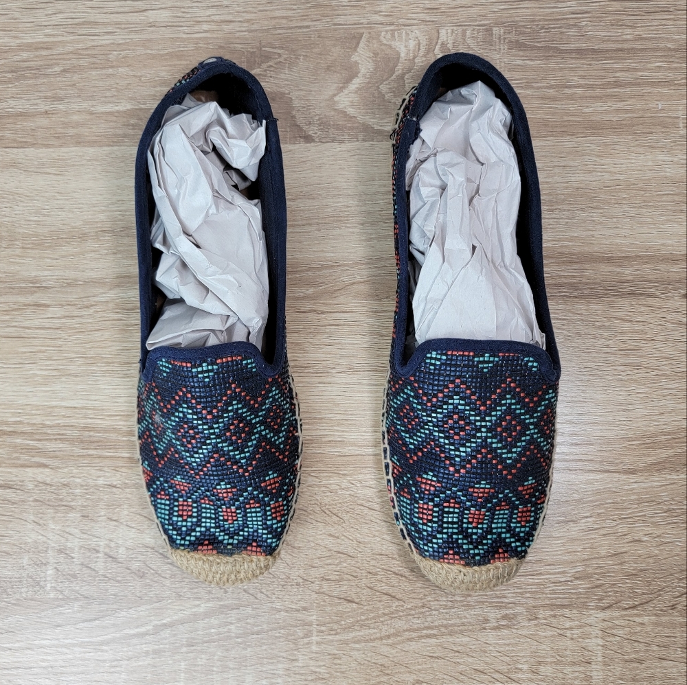 G.H. Bass & Co Jenna Slip on Shoes Navy blue teal coral Aztec design size 10 - Picture 4 of 7